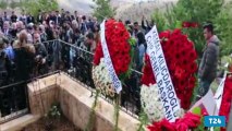 Aşık Veysel, ölümünün 45'inci yılında Sivas'taki mezarı başında anıldı