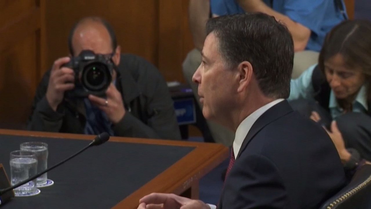 Comey compara el liderazgo de Trump en la Casa Blanca con el de la mafia
