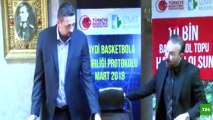 Hidayet Türkoğlu, İzmit'te 10 bin basketbol topu dağıttı
