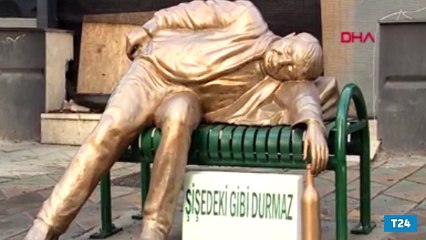 &#39;Sarhoş adam&#39; heykeli, barlar sokağına kondu: Şişedeki gibi durmaz