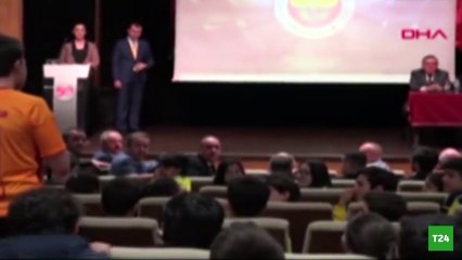 Galatasaraylı taraftardan Aziz Yıldırım&#39;a: Şampiyonluk yolunda favoriniz kim?