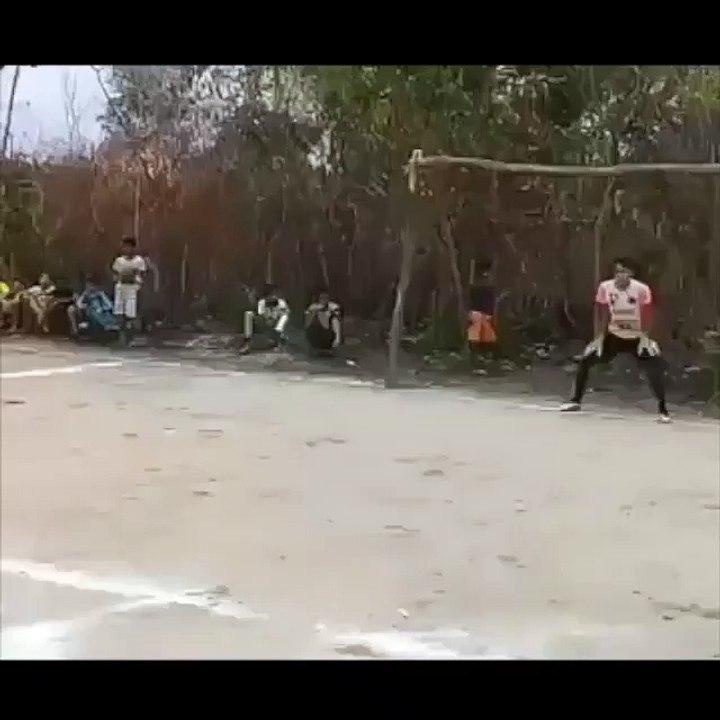 VIDEO: Casillas escapa ao amarelo com "jogada" de gênio