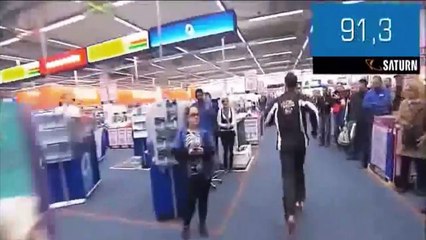 This Man Has 156 Seconds To Grab As Much Free Stuff As He Can