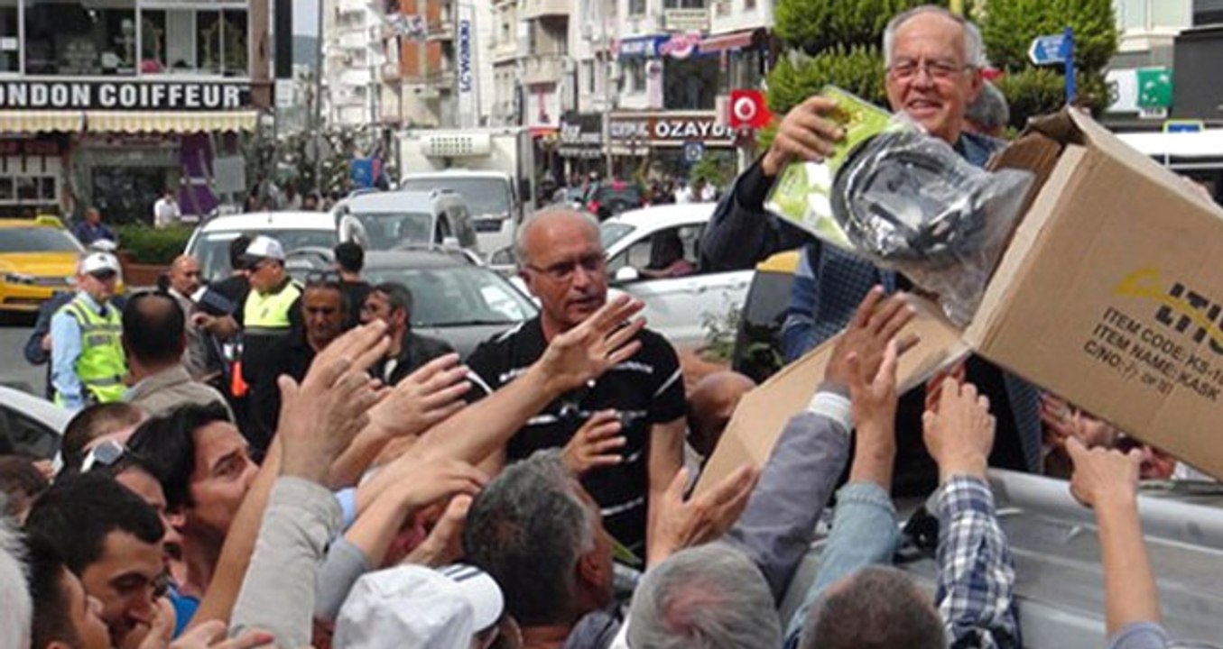 Aydın'da Trafik Sorununu Çözmek İçin Bisiklet Kaskı Dağıtıldı