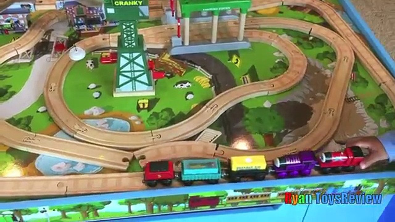 Thomas and Friends Wooden Railway Knapford Station and Tidmouths Tipping Bridge