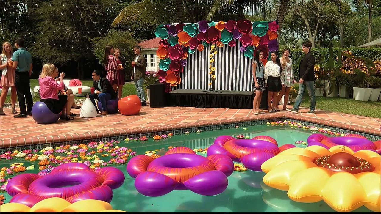 Vikki RPM | ¡Salto a la piscina! | Latinoamérica | Nickelodeon en Español