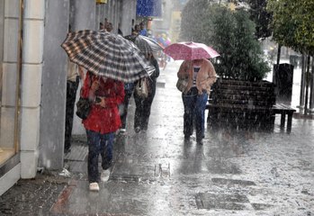 Meteoroloji Saat Verdi! İstanbul'da Sağanak Yağış Bekleniyor