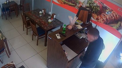 Kasadaki paraları saniyeler içinde böyle çaldı