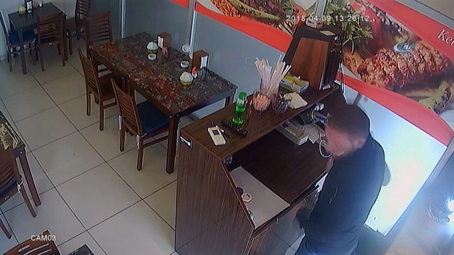 Kasadaki paraları saniyeler içinde böyle çaldı