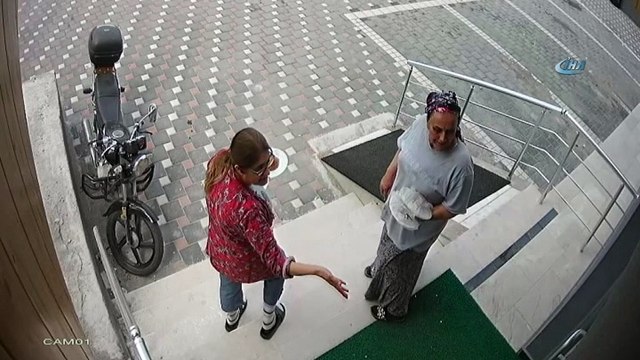 Yemek ikram edilen hırsız ayakkabı ile bisiklet çaldı...Hırsızlık anları kamerada