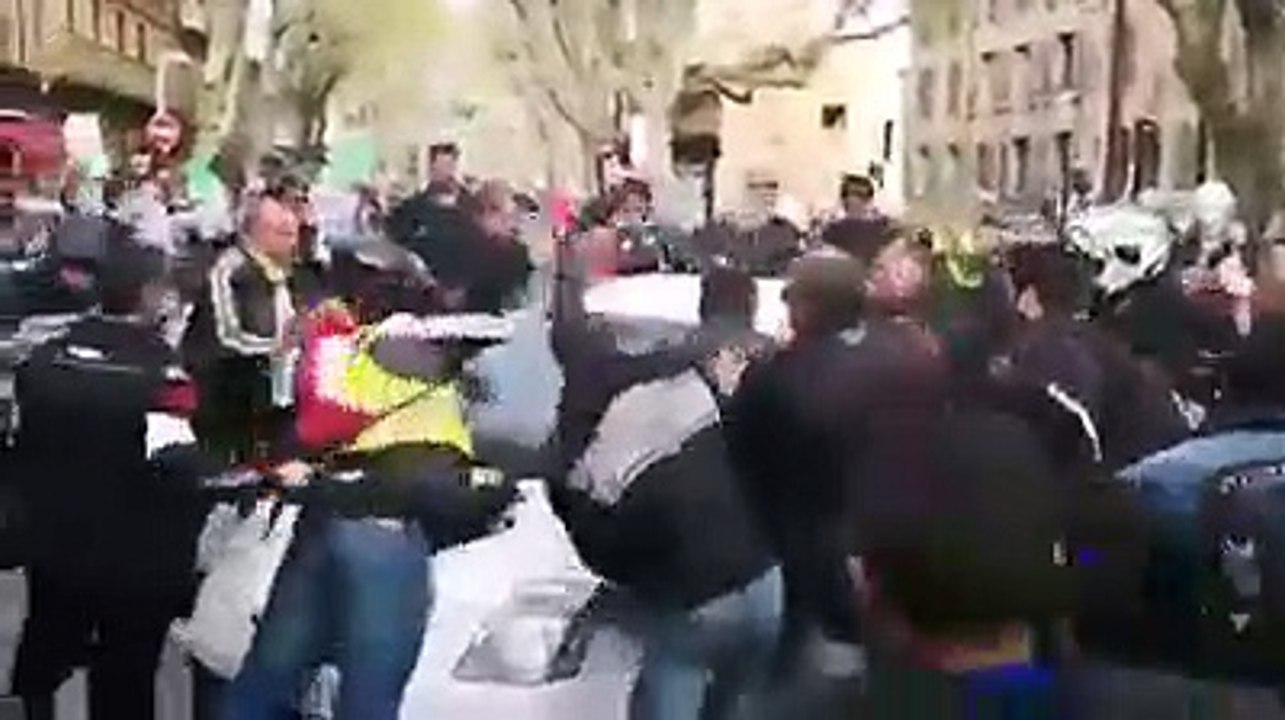 Grosse embrouille entre un automobiliste et des manifestants à Aix-en-Provence