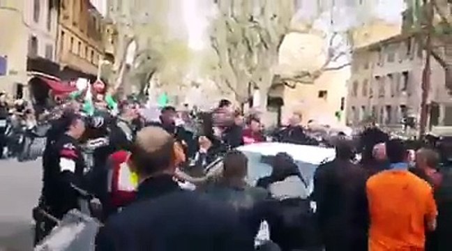 Une violente dispute éclate entre un automobiliste et des motards