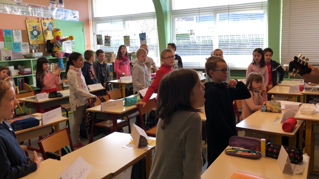 Des écoliers saint-lois écrivent une chanson avec Lewis Evans