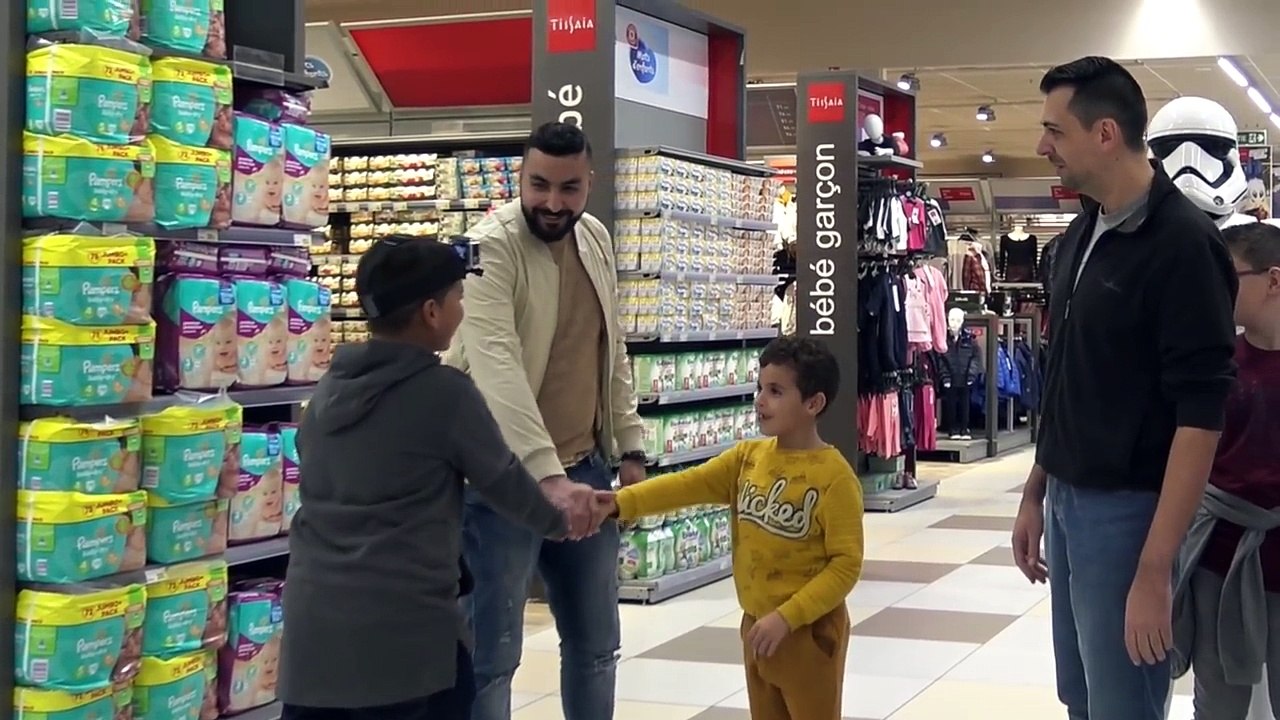 COURSE DE FOU DANS UN LECLERC ft. BOYS TV & FAMILY GEEK !! • Studio Bubble Tea