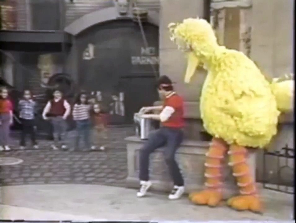 Classic Sesame Street - Petie Teaches Big Bird Breakdancing – Видео ...