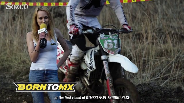 Her şey saniyeler içinde oldu! Genç spikerin talihsiz anları