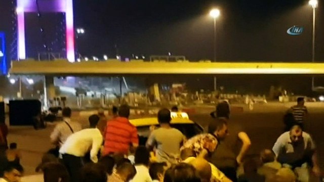 Fetullahçı Terör Örgütü’nün 15 Temmuz darbe girişimine ilişkin İstanbul’daki ana darbe davasında yargılanan 12 sanık, “Anayasal düzeni ortadan kaldırmaya teşebbüs etme” suçundan ağırlaştırılmış müebbet hapse çarptırıldı.