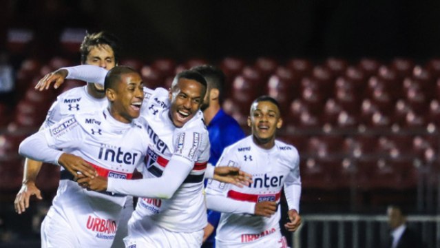 Veja os melhores momentos da vitória do São Paulo sobre o Paraná no Morumbi