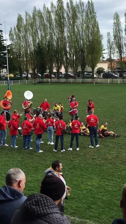Le paquito du club de La couronne après son maintien