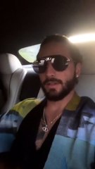 Maluma hot con su novia en el auto