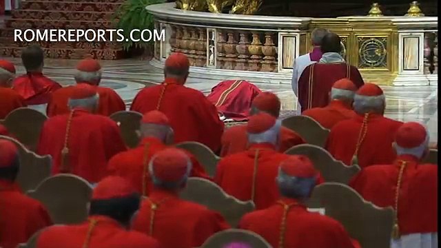 Francisco preside una celebración de la Pasión del Señor dedicada a los jóvenes