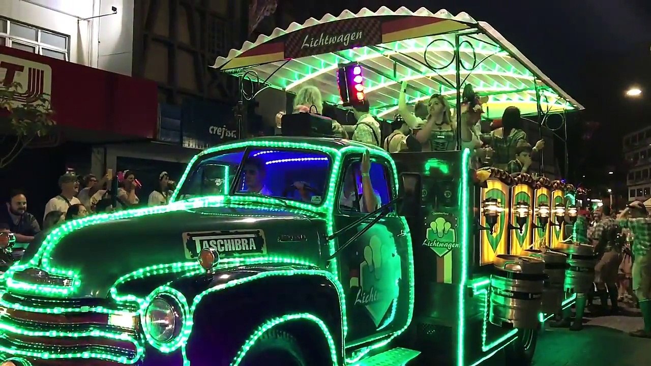 Oktoberfest Blumenau 2017 - Desfile da maior festa Alemã Brasileira