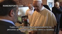 El Papa almuerza con 60 personas necesitadas en el comedor de Cáritas en Florencia