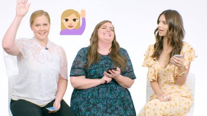 Amy Schumer, Aidy Bryant & Emily Ratajkowski Show Us the Last Thing on Their Phones
