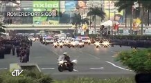 Papa en Manila, recibimiento de rockstar a su llegada al Mall of Asia Arena
