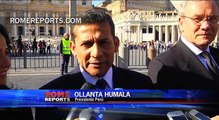 Ollanta Humala regala al Papa camiseta de selección de fútbol de Perú