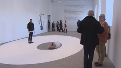 El arte conceptual de Dora García explora los límites entre la realidad y su representación