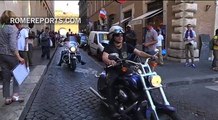 Éxito en la subasta de la Harley-Davidson del Papa. El dinero se dará a Cáritas