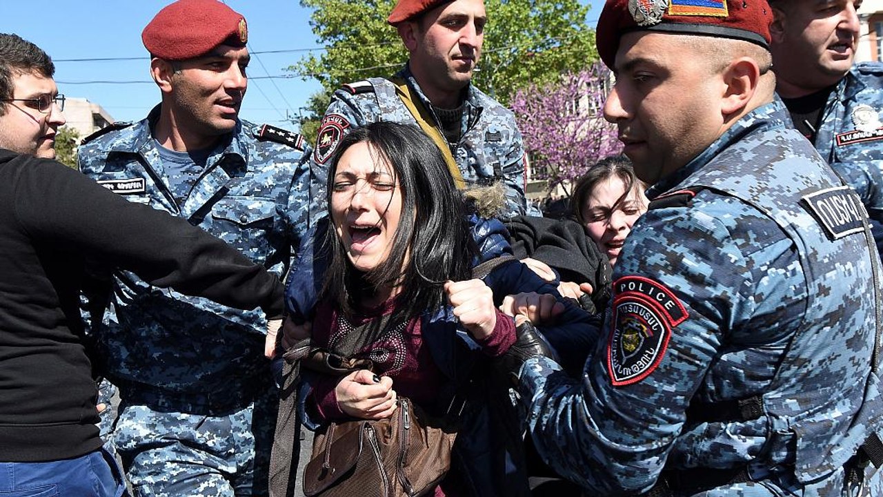 Tausende protestieren in Armenien