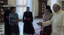 El Papa Francisco se reúne con la activista birmana Aung San Suu Kyi