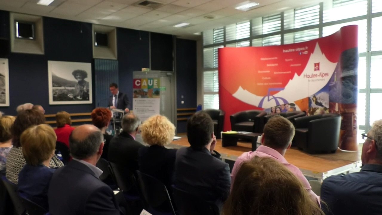 Hautes-Alpes : les élus et professionnels cherchent à revitaliser les centres-bourgs