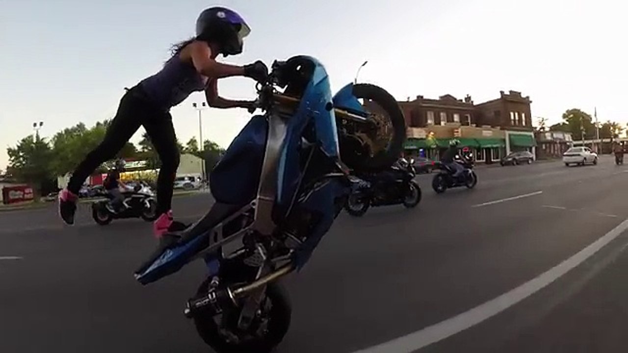 Hot Girl Show Booty While Doing Crazy Stunts Crazy girl does motorcycle stunts on St. Louis streets 2018 HDEntertainment