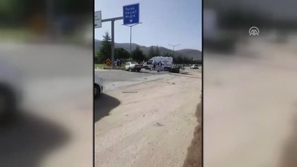 İkiye Ayrılan Otomobilde Emniyet Kemeri Kurtardı