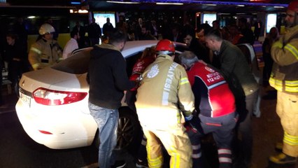 E-5 Karayoluna Giren Yaya Trafiği Birbirine Kattı: 4 Yaralı