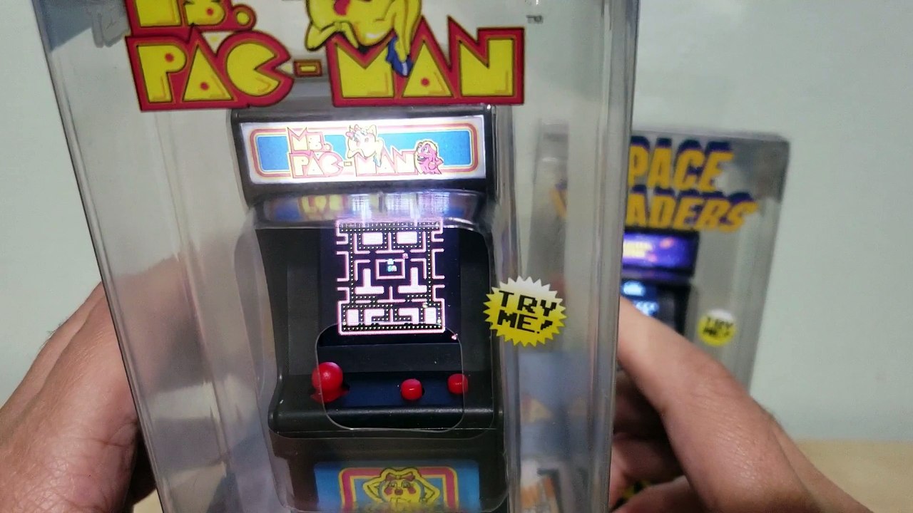 Worlds Smallest Arcade! Ms PacMan and Space Invaders [REVIEW]