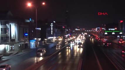 Avcılar'da Sürücüsünün Kontrolünü Kaybettiği Cip 5 Araca Çarparak Durdu: 3 Yaralı