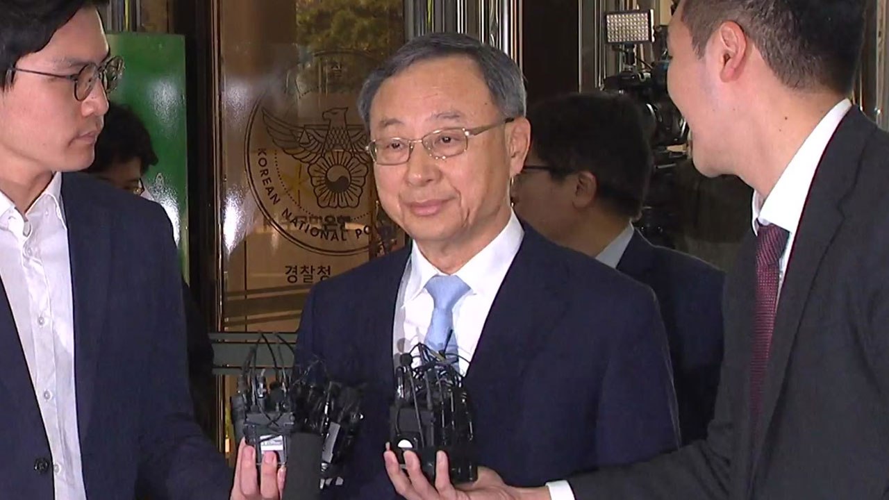 '불법 정치자금 후원' 황창규 회장 20시간 넘게 조사받고 귀가 / YTN