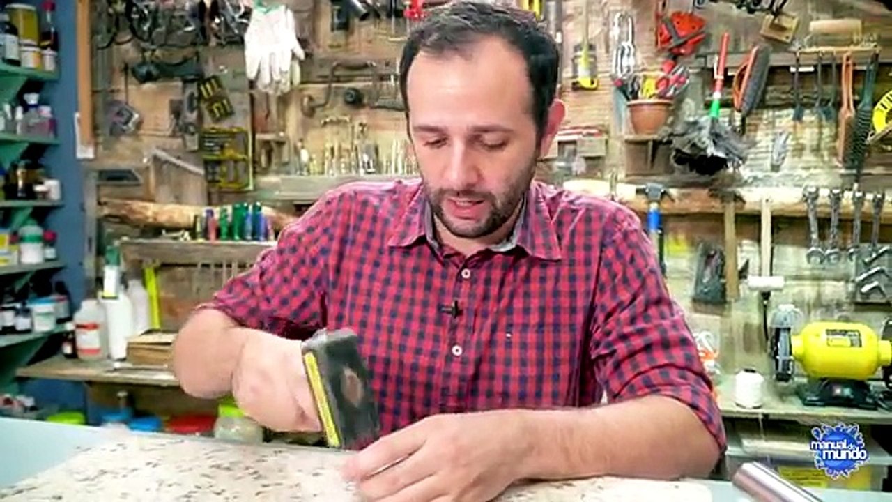 Como transformar papel alumínio em uma bola de metal