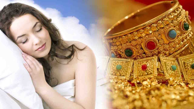 Jewellery in Dream | अगर आपने सपने में देखा गहना, तो होता है इसका ये मतलब | Boldsky