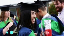 Universidad de Inglaterra prohíbe lanzar birretes durante sus ceremonias de graduación