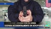 Policía jugando con su arma de dotación dispara accidentalmente en el interior de un aeropuerto