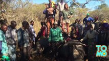 Joven obsesionada con la cacería en África posa frente a animales muertos en peligro de extinción