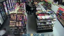 Video de seguridad muestra el momento exacto que Elliot Rodger abre fuego contra una tienda