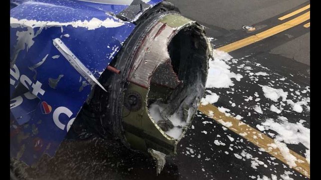Un moteur d'un Boeing 737 explose en vol, un passager filme