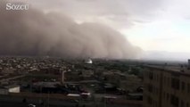 Kum fırtınası şehri birbirine kattı