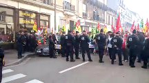 Face à face entre manifestants et CRS à Saint-Dié-des-Vosges lors de la venue d'Emmanuel Macron